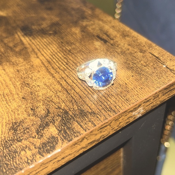 Avon Vintage Silver Ring w/ Blue Center Stone and Rhinestone Filigree - Picture 4 of 4